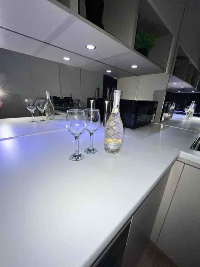 Luxurious Dlr Apartament